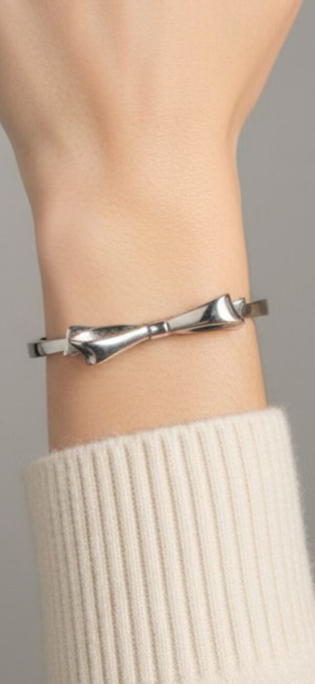 Kate Spade Silver Tone Bow Hinged Bangle Size 7